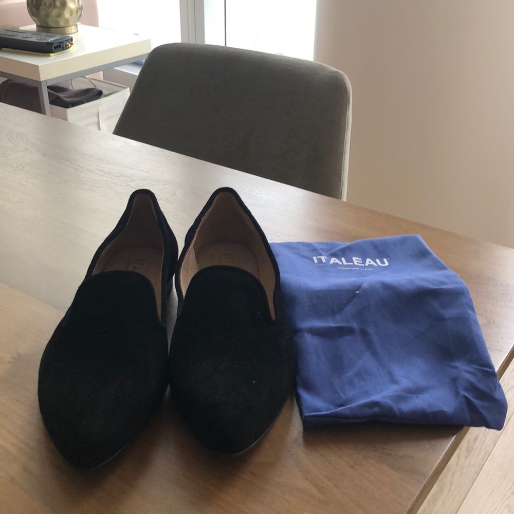 Italeau Black Loafer